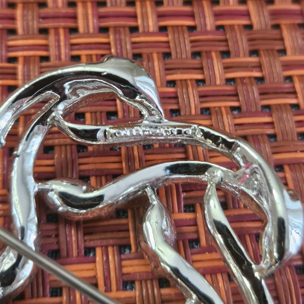 Vintage Silver Tone Wreath Pin - Picture 5 of 6